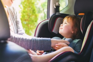 Mity, które utrudniają wybór bezpiecznego fotelika samochodowego dla dzieci