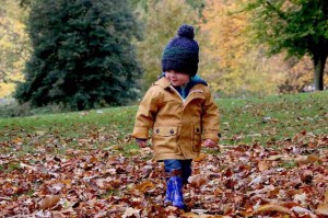 Dziecięce ubrania na jesień i zimę - zanim wybierzesz, sprawdź, na co zwrócić uwagę przed zakupem