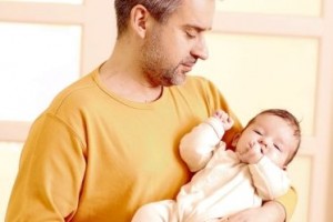 Jak nosić i trzymać małe dziecko